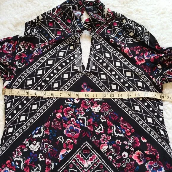 Express small black floral geometric long sleeve dress - Picture 9 of 13